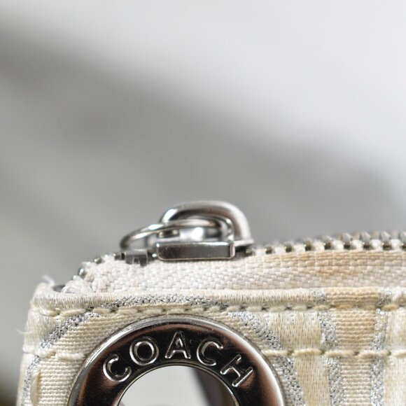 Authentic Coach Crossbody Bag White with Silver Trim - Picture 4 of 6